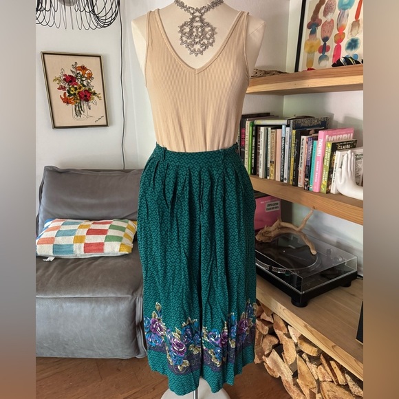 Dresses & Skirts - 80’s vintage floral green skirt